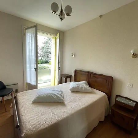 Maison F6 En Centre-ville De Royan, A 150m De La Plage, Avec Garage Et Jardin - Fr-1-71-55 Feriehus *